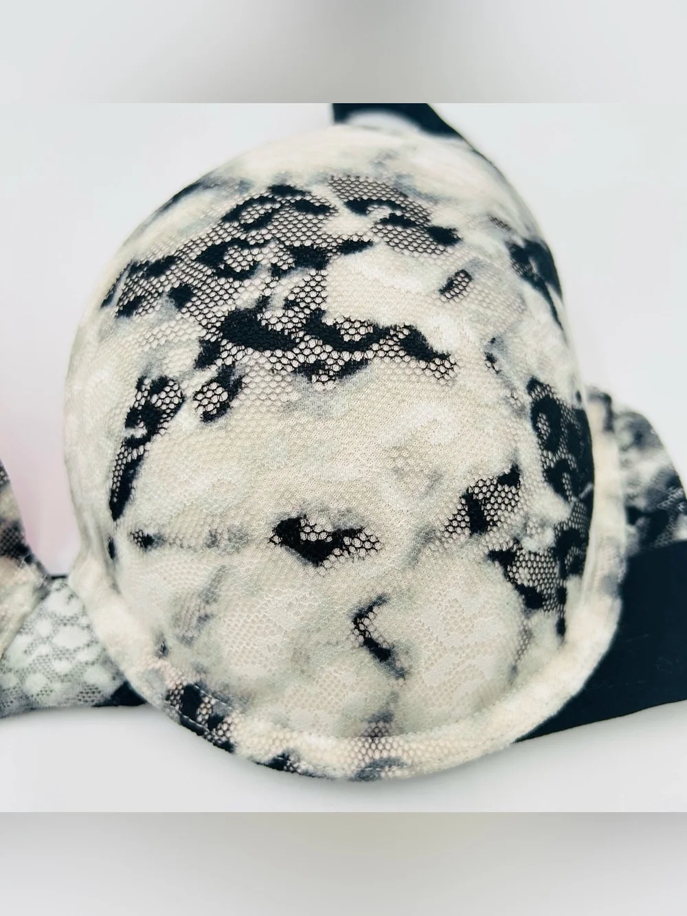 PINK Victoria’s Secret Wear Everywhere Push Up Bra size 34D Black White Lace